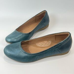 Clarks Teal Leather Slip On Minimalist Comfy Career Work Leather Shoe Flats